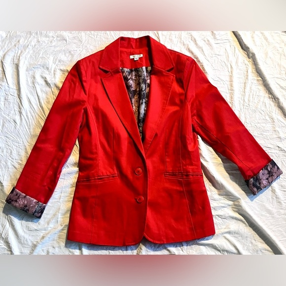 L’altra Moda Women's Red Blazer w Floral Interior and Rolled Cuff Size 42 - Picture 1 of 15